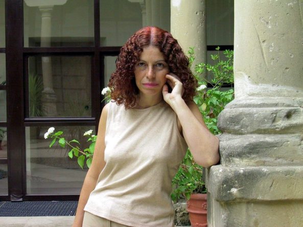 Mujer y el cuidado de la naturaleza