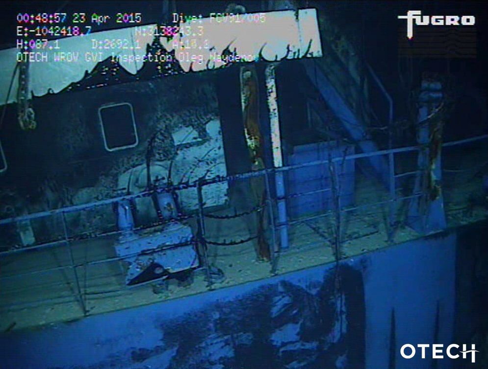 Imagen captada por el robot submarino (ROV) que está inspeccionando el pesquero ruso Oleg Naydenov. Cedida por el Ministerio de Fomento. EFE/Archivo