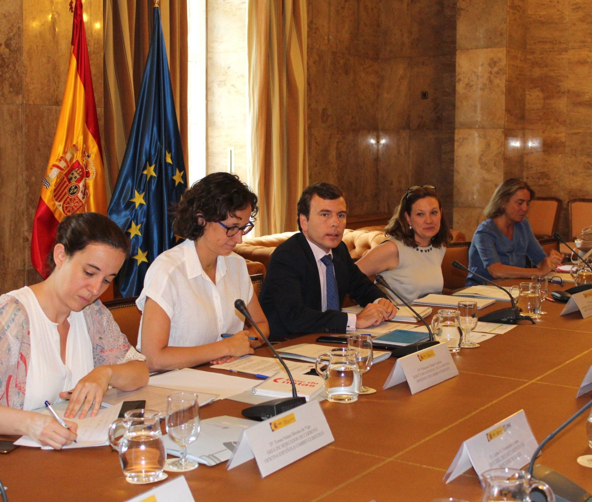 El secretario de Estado de Medio Ambiente, Pablo Saavedra, preside la reunión del Consejo Rector del Fondo de Carbono. Foto: MAGRAMA