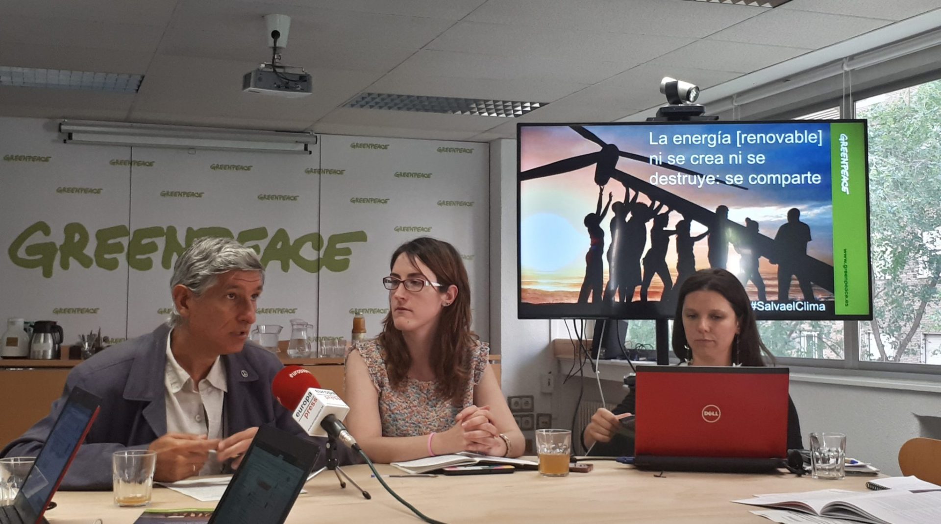 Imagen de la presentación del informe sobre energía colaborativa de Greenpeace. EFE/Mónica Timón