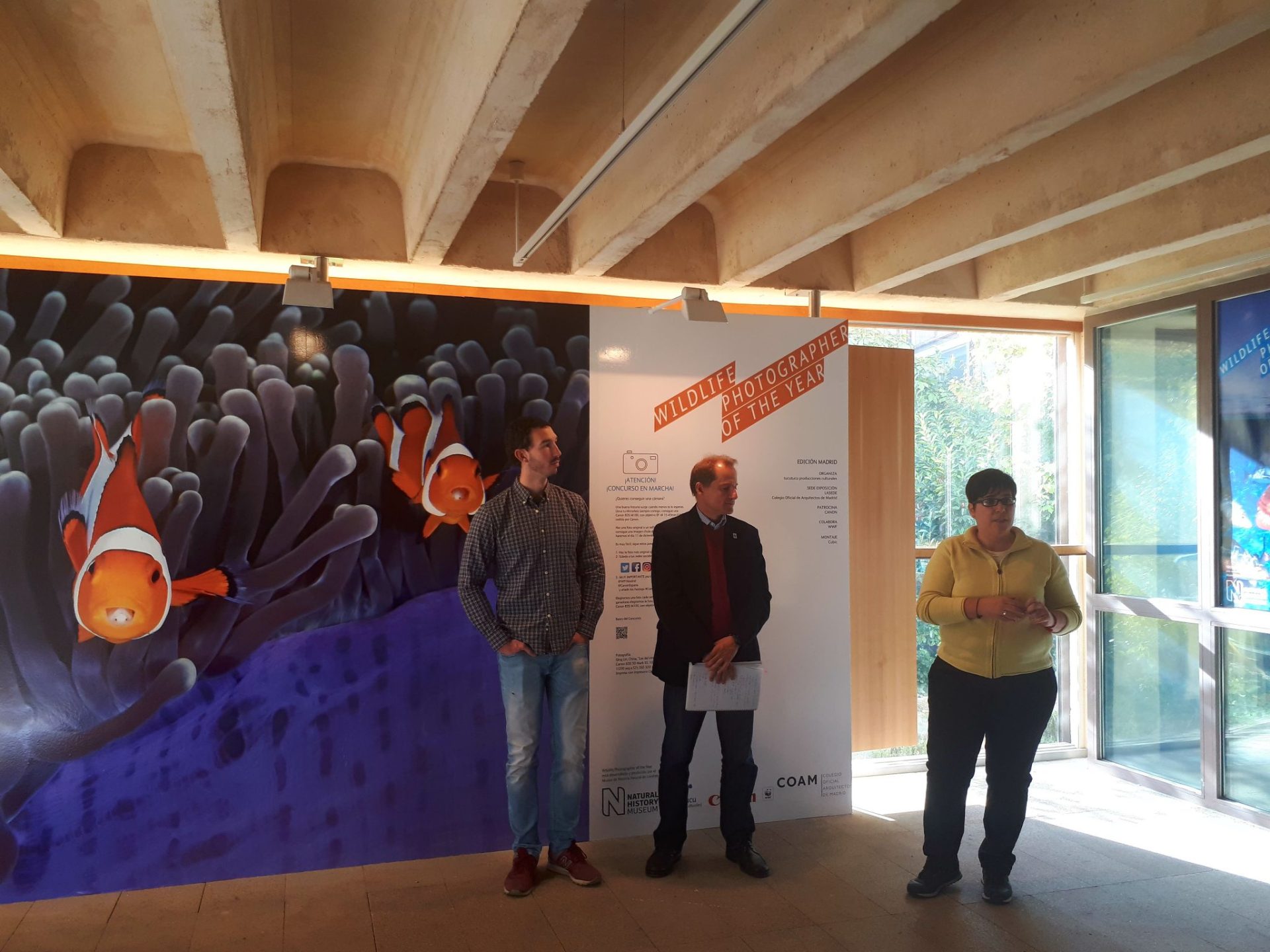 Myriam Navas, Luis Suárez y Javier Aznar durante el acto de presentación del Wildlife Photographer of the Year 2017. EFE/Mónica Timón