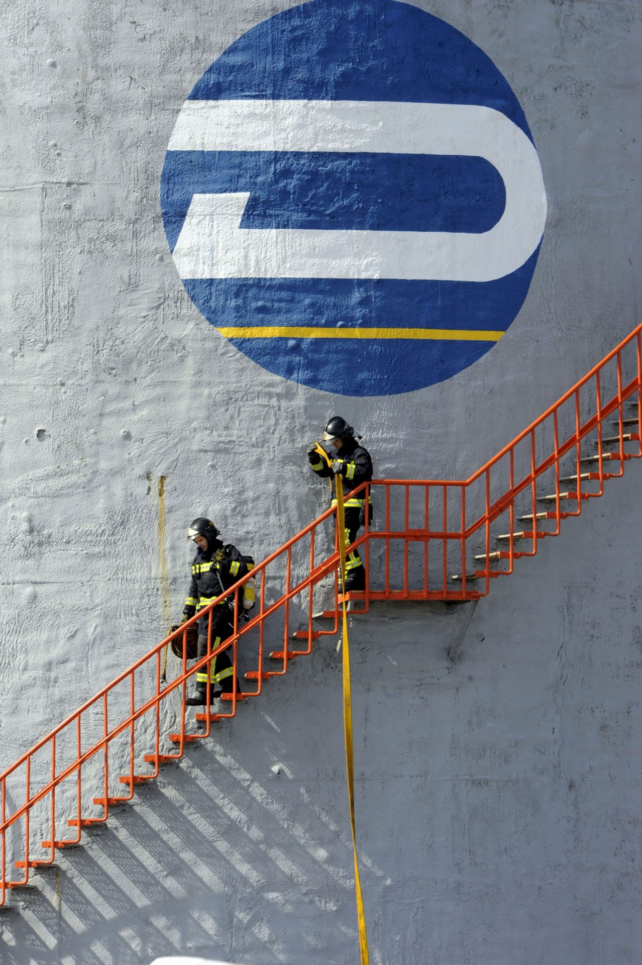 Depósito de combustible de la empresa petrolífera Dúcar, en Las Palmas. EFE/Elvira Urquijo A.