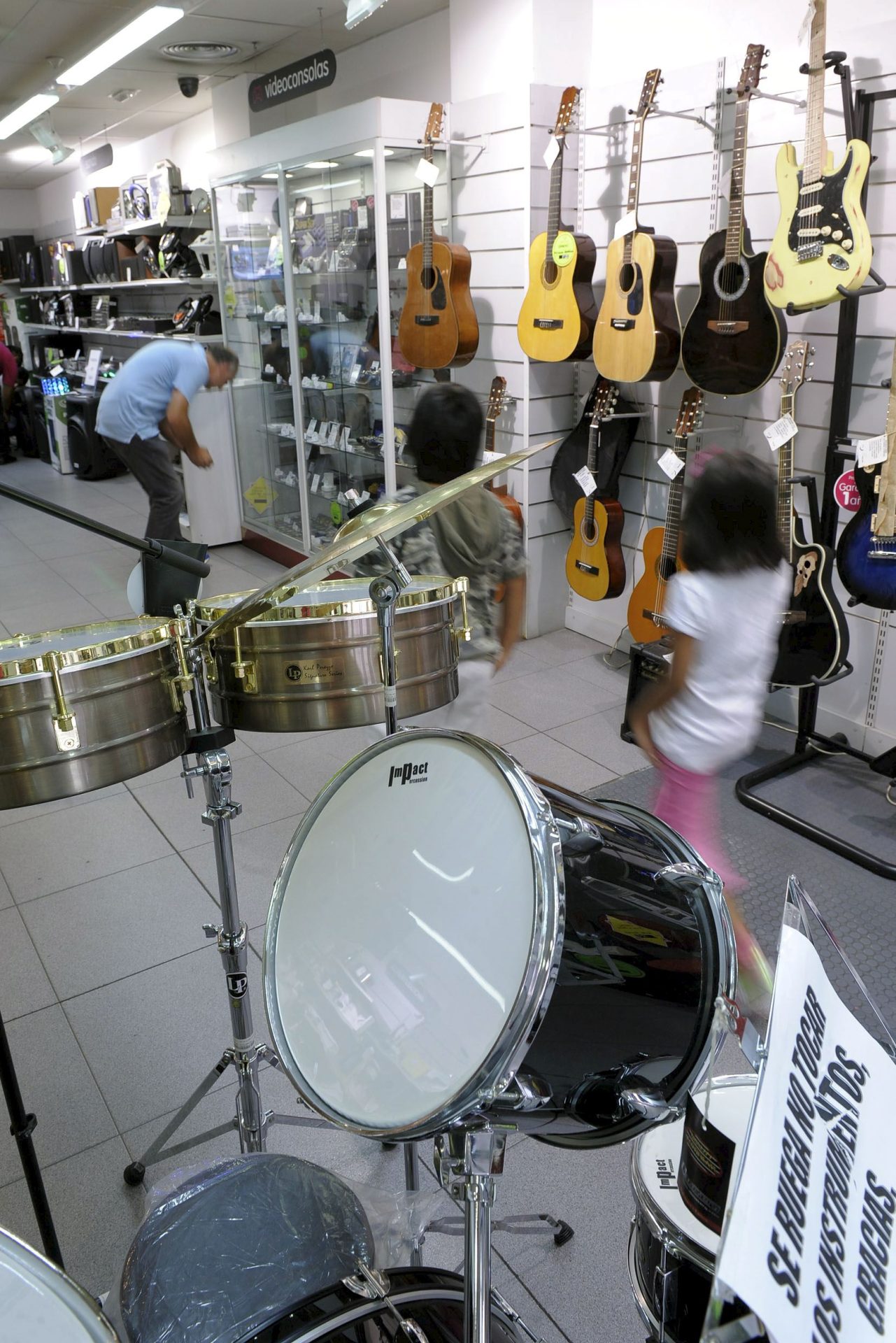 Una tienda física de productos de segunda mano. EFE/Nacho Gallego