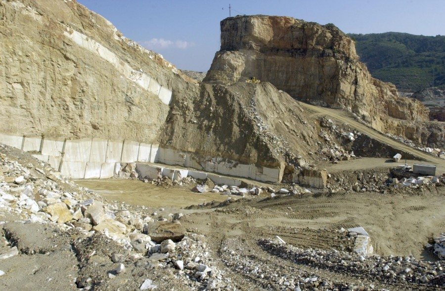 Cantera de marmol de la empresa "Tino Canteras", en la capital del marmol.