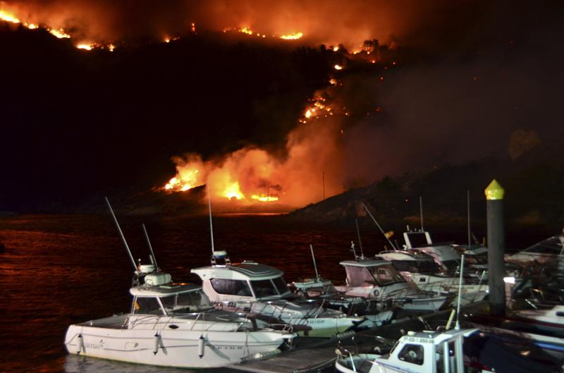 Imagen del incendio que arrasó el monte de O Pindo. EFE/JJ Nieto
