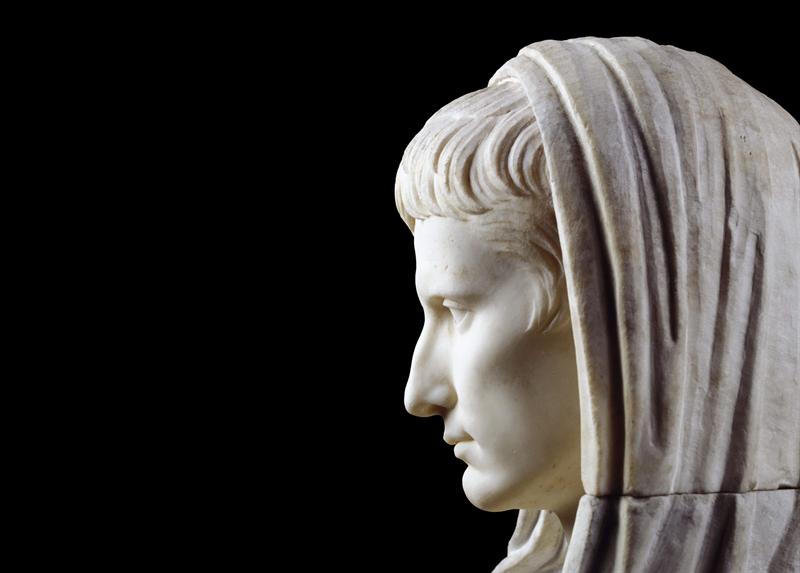 Fotografía cedida por las Caballerizas del Quirinal de Roma de la estatua de Augusto procedente del Palacio Massimo.