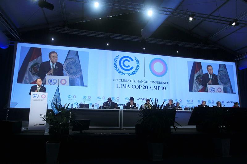 El secretario general de la ONU, Ban Ki-moon, inaugura la Cumbre sobre el Cambio Climático (COP20) hoy, martes 9 de diciembre de 2014, en Lima (Perú), en la que instó a los países a "escribir una nueva historia" que se traduzca en el proyecto de acuerdo que se terminará de definir en París el próximo año. EFE/Paolo Aguilar
