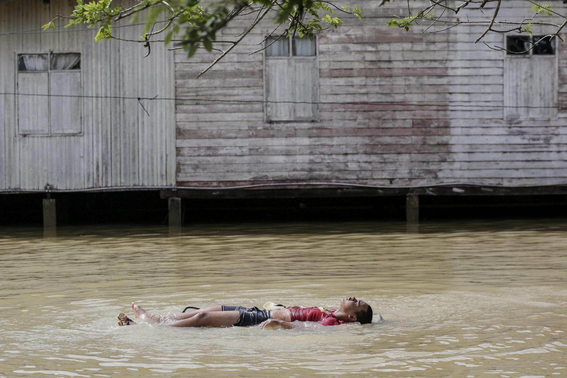 Malasia SUBEN A 23.000 LAS PERSONAS EVACUADAS POR LAS INUNDACIONES