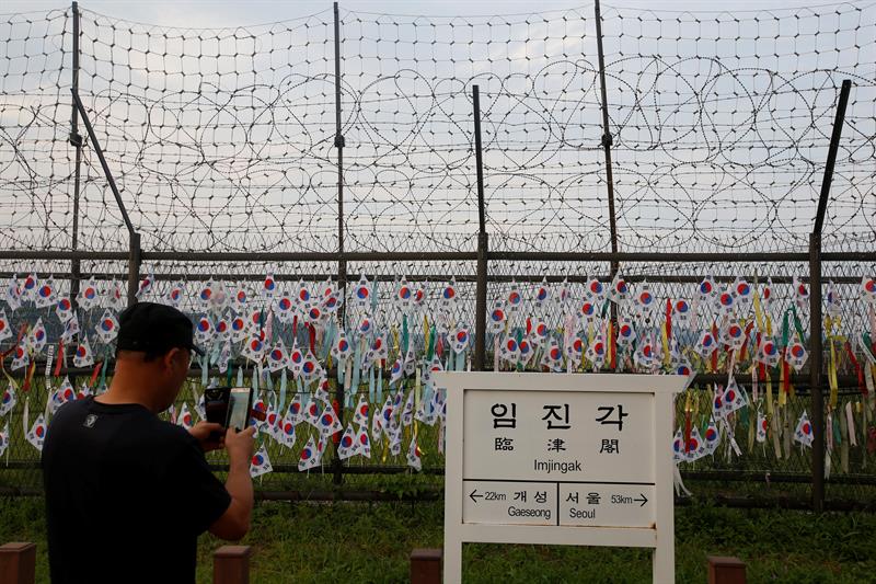 Foto de la división fronteriza entre Corea del Norte y Corea del Sur. EFE/EPA/JEON HEON-KYUN