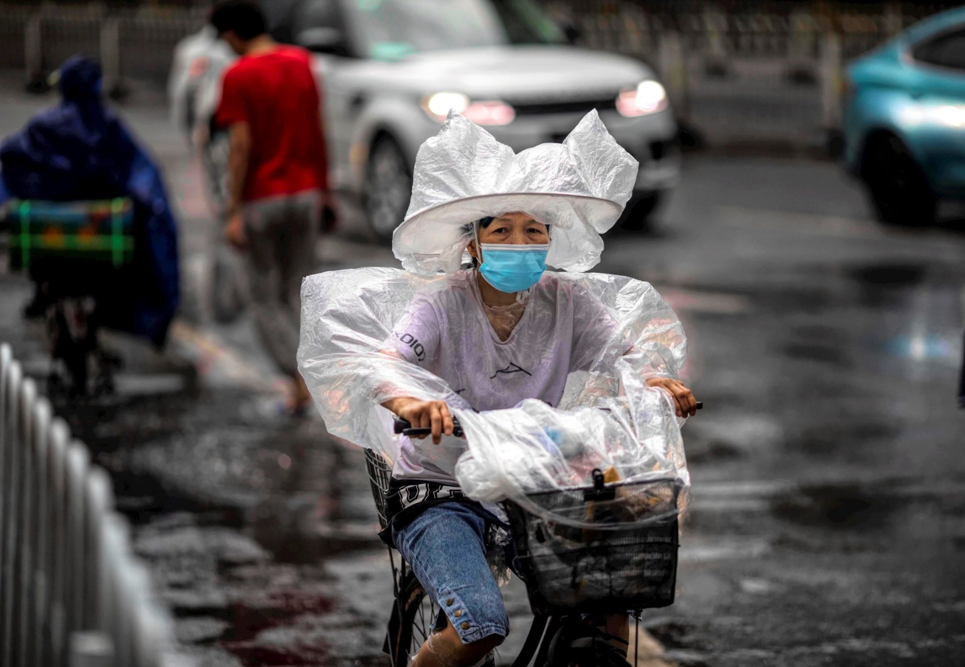 china inundaciones bicicleta
