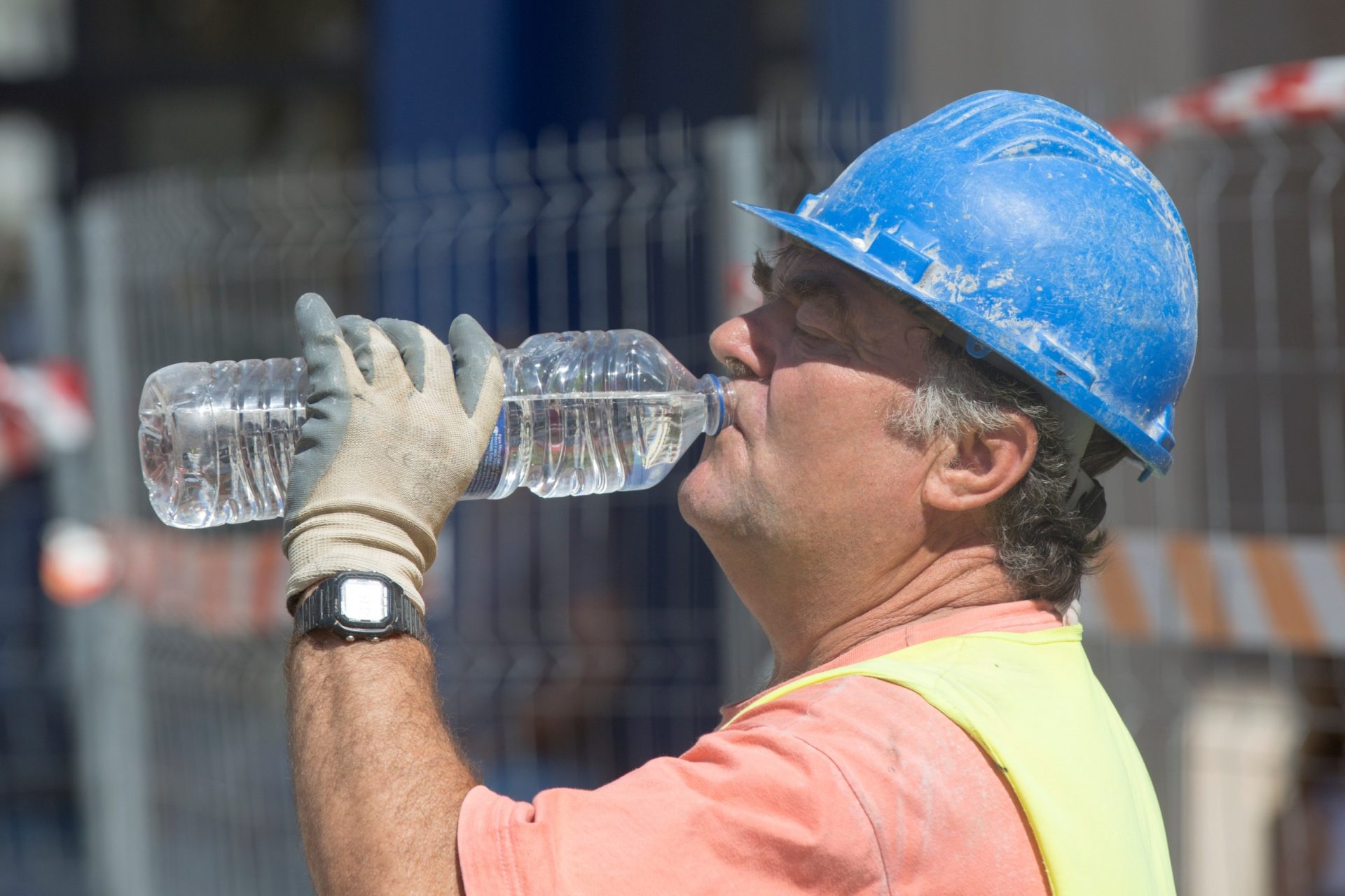 calor construcción botella agua
