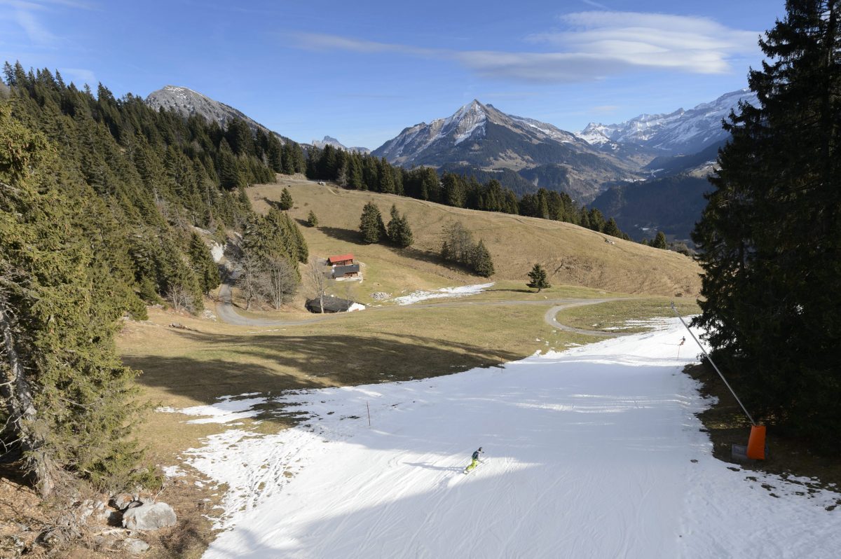 Falta de nieve en Alpes suizos (archivo). EPA/LAURENT GILLIERON