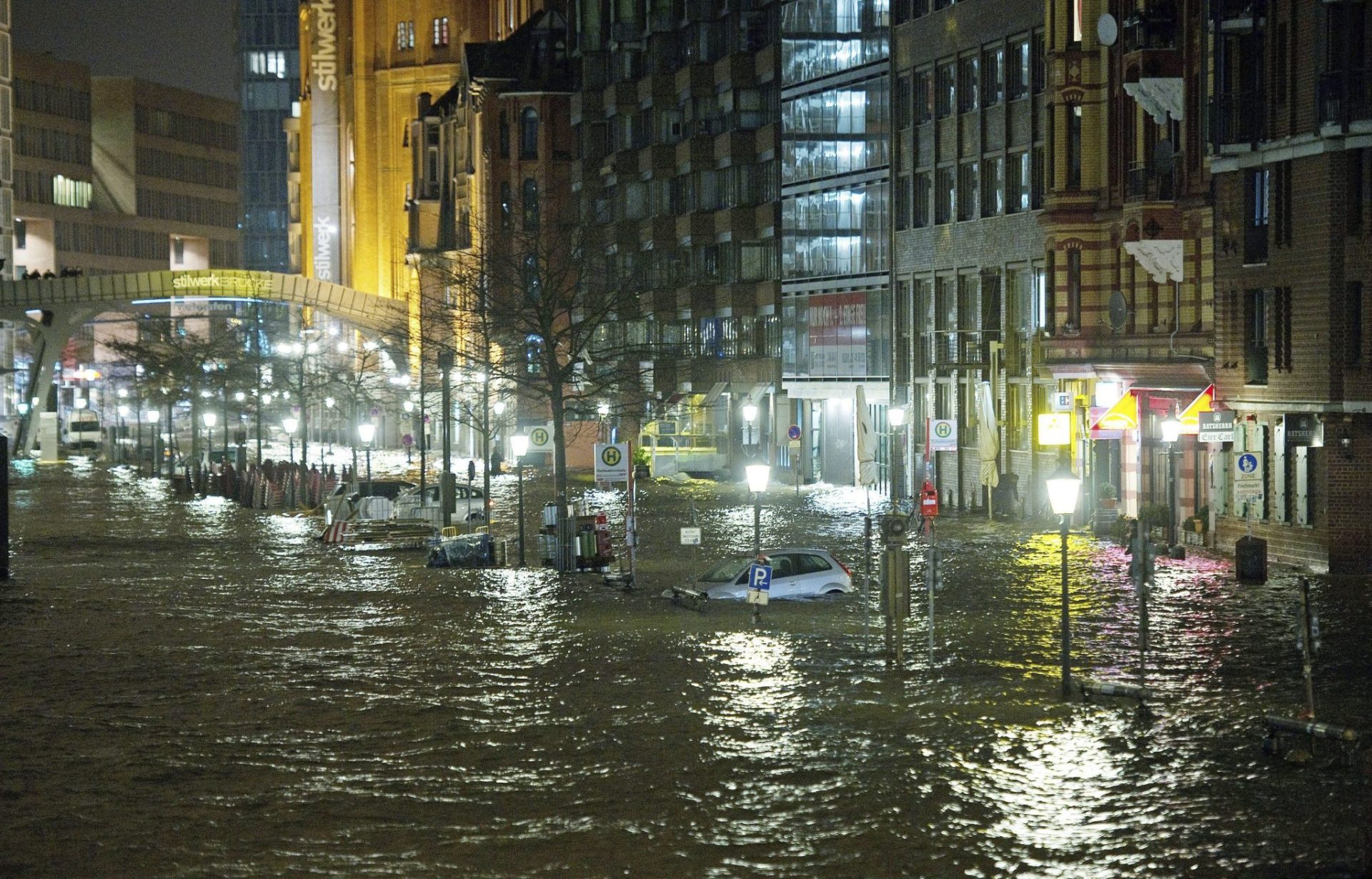 Foto de archivo de inundaciones del Elba en Hamburgo.