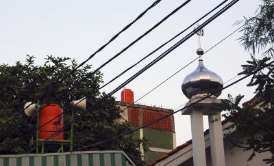 Los niveles de ruido en Lagos (Nigeria) obligan a cerrar campanas de iglesias y altavoces de mezquitas.