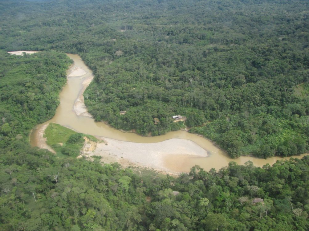 Vista aérea del río Bobonaza en la región de Sarayaku.