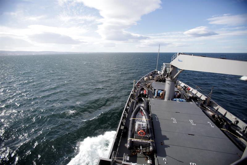 El Aquiles de la Armada Chilena en dirección a la Antártida.