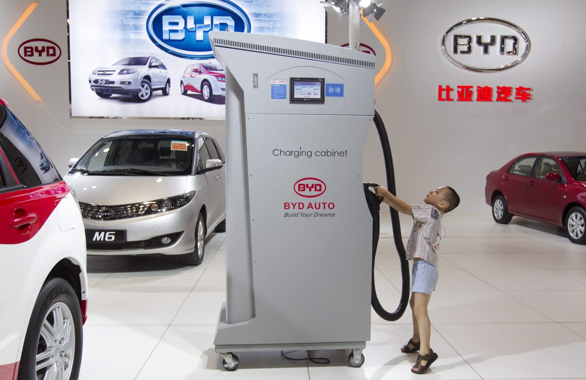 El gigante chino BYD elige a Di Caprio como imagen de sus coches Verdes.