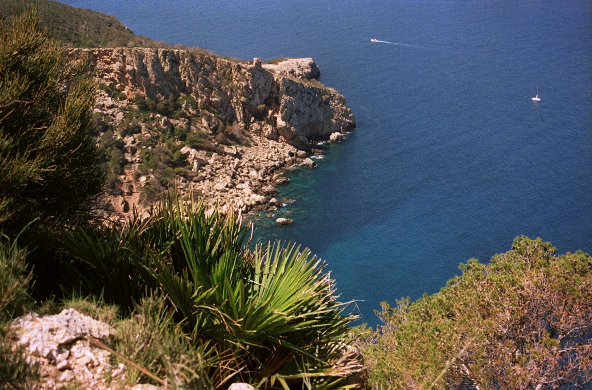 Vista del Mar Mediterráneo desde un punto de la isla de Cabrera.