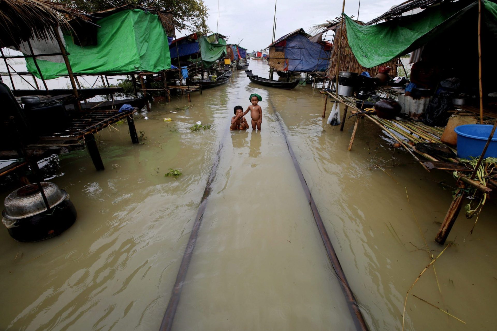 afectados por las inundaciones de Myanmar (Birmania)