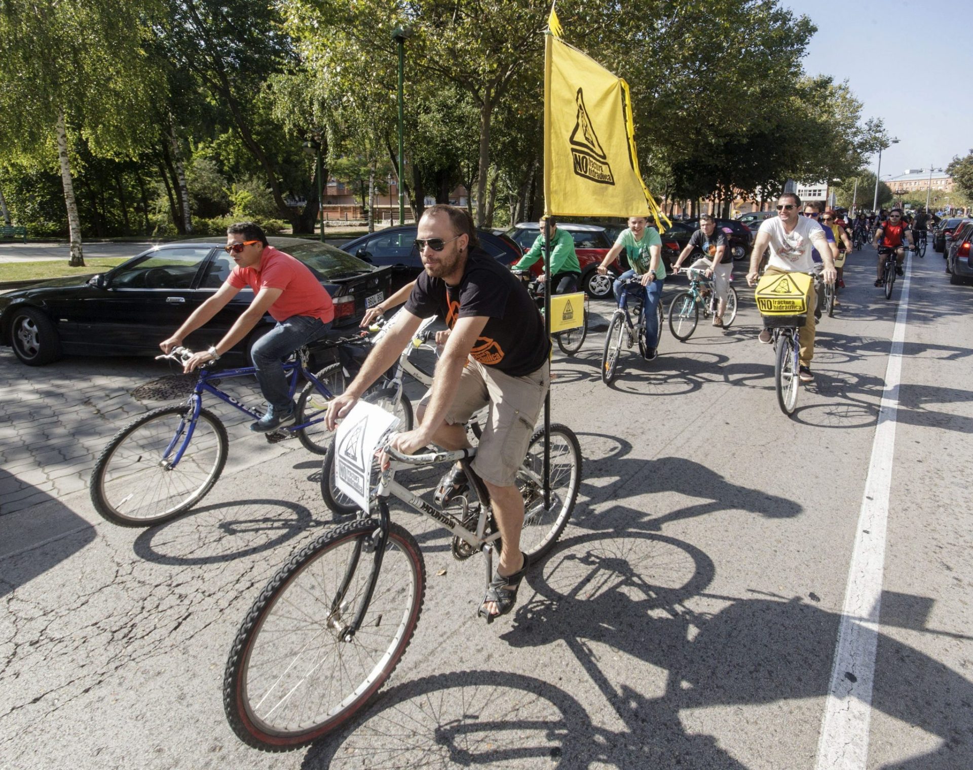 Marcha de colectivos contrarios al fracking en Burgos.