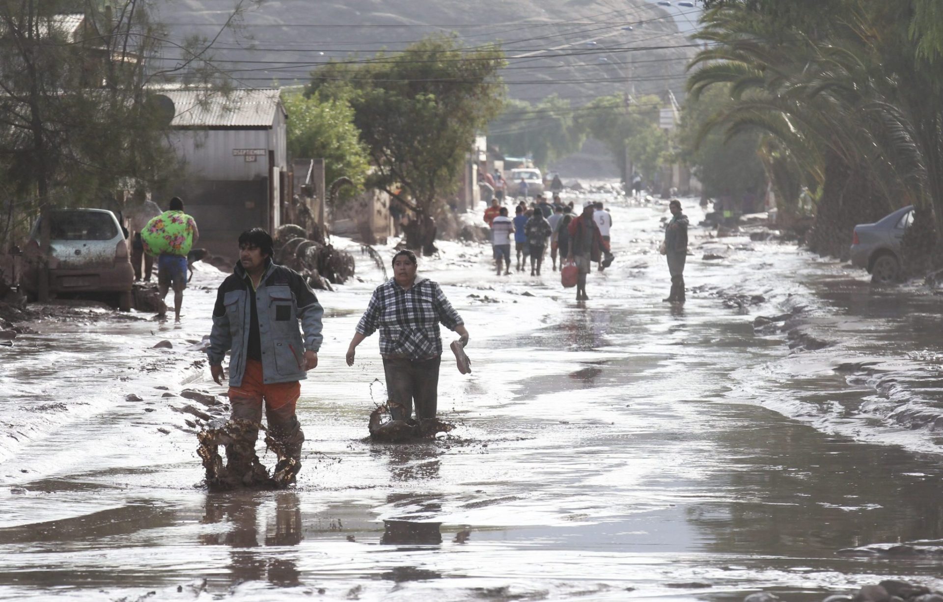 El agua se apodera de las calles en Paipote (Chile) tras las intensas lluvias.