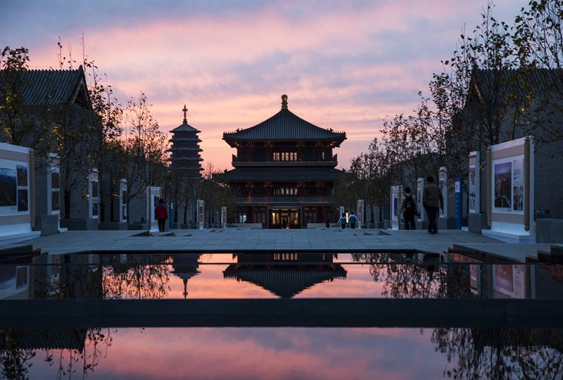 Amanecer en una pagoda en Pekín.
