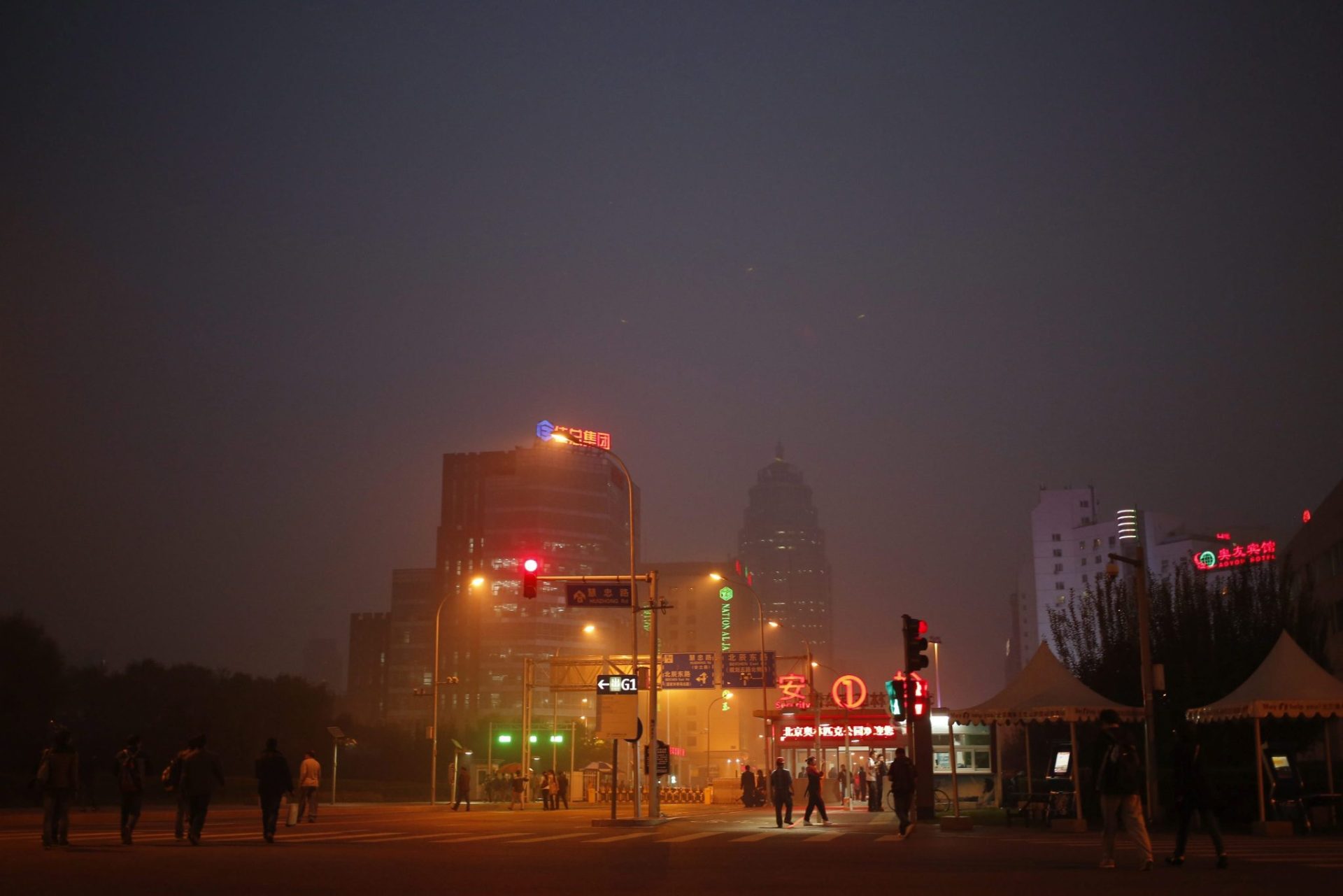 Edificios de Pekín envueltos en contaminación.