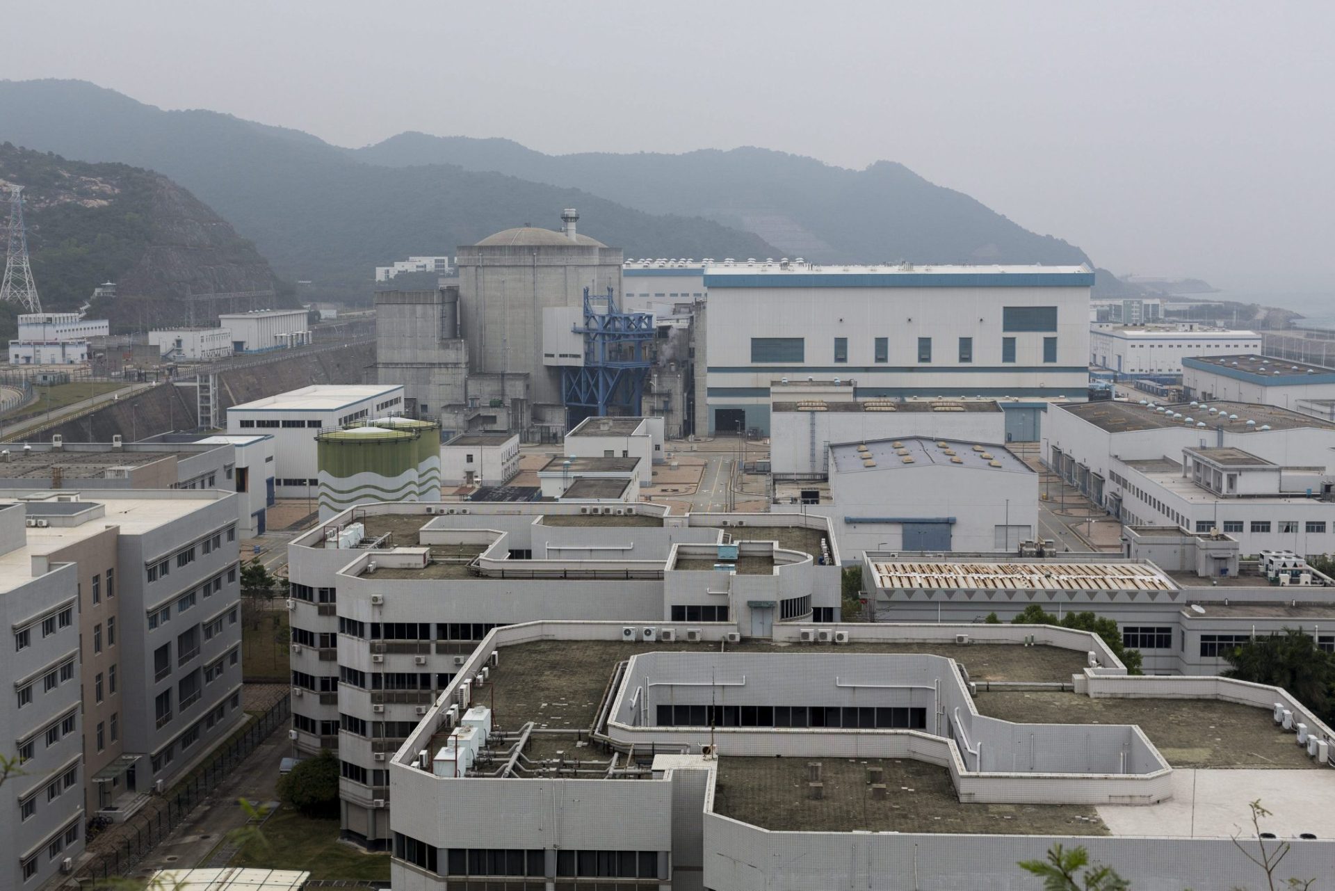 Vista de la central Ling Ao, en Daya (China), país que va a construir una nuclear en el mar.