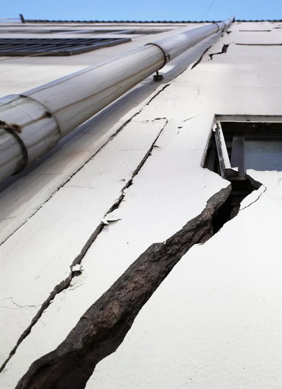 Grieta en un edificio de la ciudad suroriental de Pohang. 