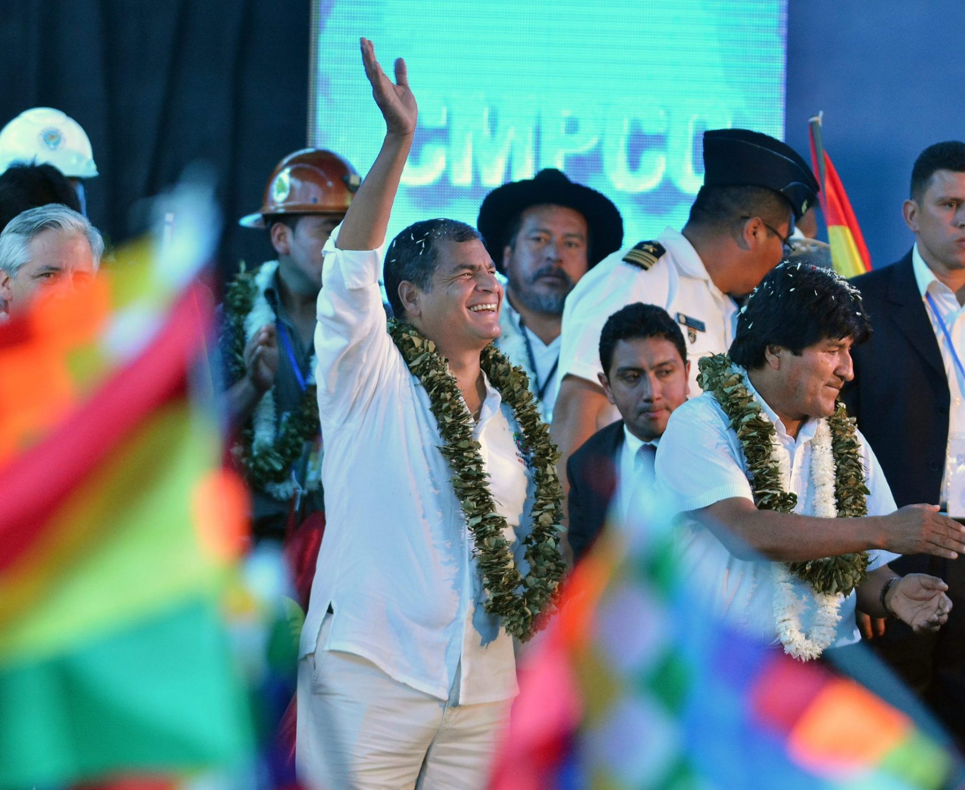 Correa y Morales en la clausura del la II Conferencia Mundial de los Pueblos sobre el Cambio Climático celebrada en la región boliviana de Cochabamba.