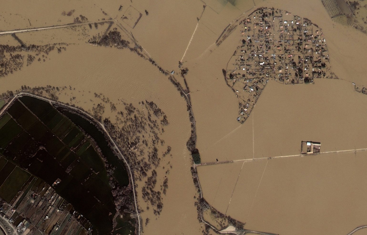 Crecida del Ebro capturada por el satélite Deimos, e l 2 de marzo, cerca de Zaragoza.