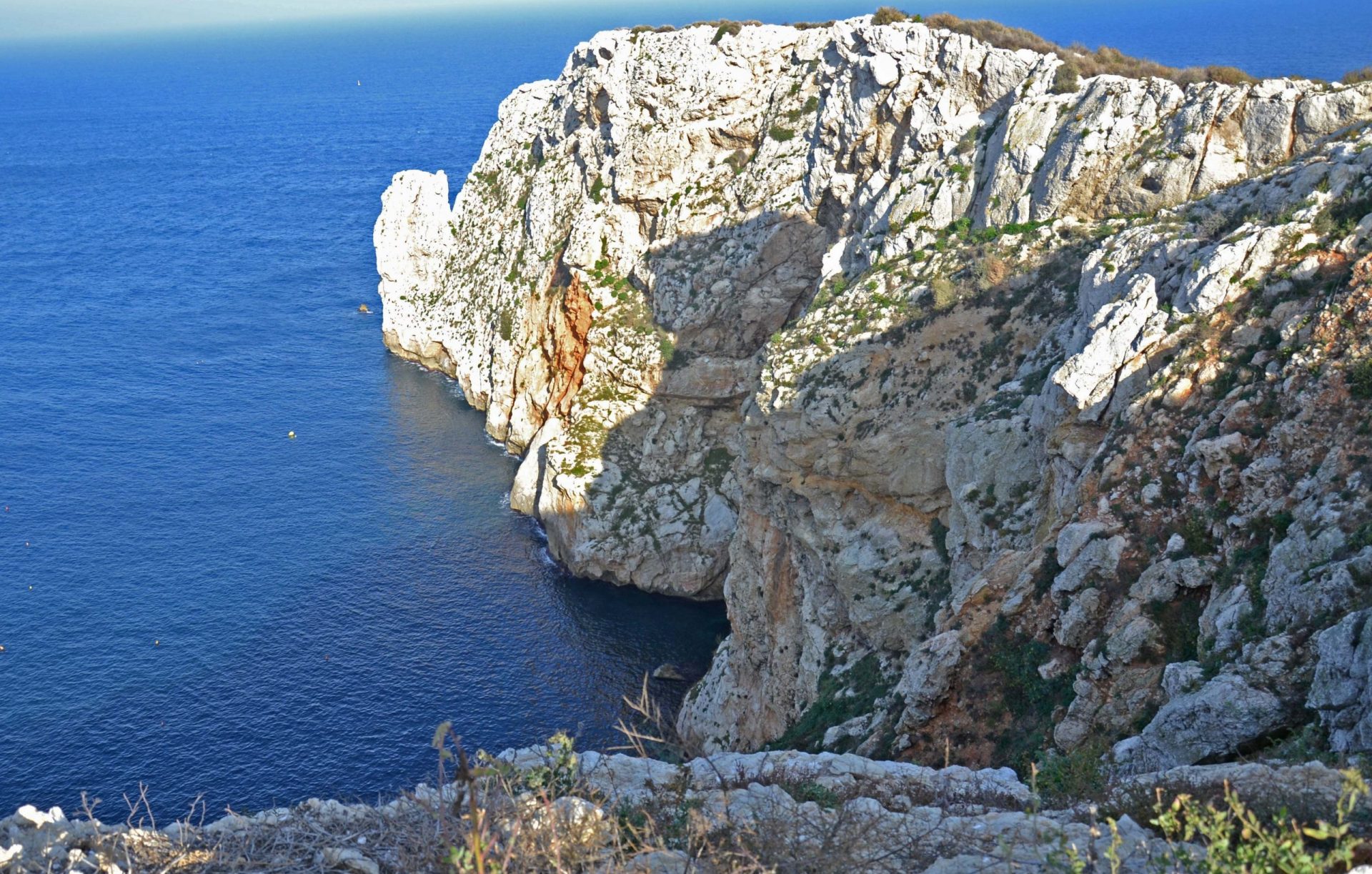 El archipiélago que forman las Islas Medas, en la Costa Brava, se ha convertido en un laboratorio natural al aire libre que ha exportado su modelo de gestión a otras reservas marítimo-terrestres del Mediterráneo interesadas en compatibilizar el desarrollo y el uso público con la conservación de los recursos naturales. FOTO: Raúl Casado/EFE