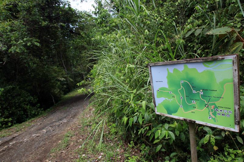 Carteles informativos en el Parque Nacional Soberanía, en Panamá.