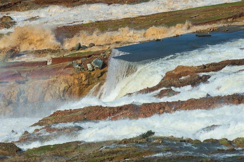 El domingo se ordenó la evacuación de entre 180.000 y 200.000 vecinos de la zona.