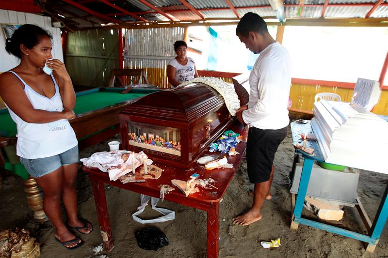 Cualquier lugar sirve para llorar por los muertos. En este caso en la ciudad de La Chorrera