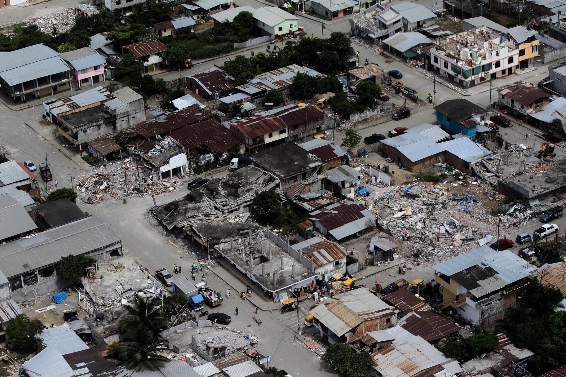 Vista aérea de Pedernales tras el seísmo que ha causado 570 muertos y 20.000 damnificados.