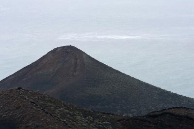 Vista de remolinos provocados por la erupción volcánica submarina de octubre de 2011 desde lo alto de los montes de La Restinga, en la isla canaria de El Hierro.