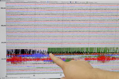 Un sismógrafo muestra un sismo de 7,5 grados registrado el El Salvador en 2012
