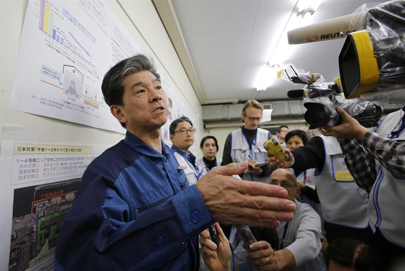Akira Ono, director de la nuclear de Fukushima,  se dirige a los periodistas que visitan la planta un día antes de cumplirse el tercer aniversario del desastre.