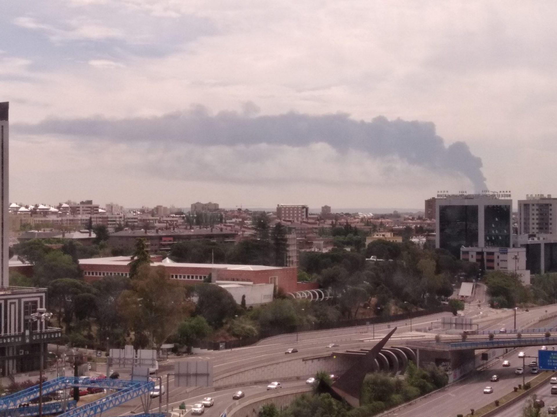 Incendio en una planta de tratamiento de residuos en Arganda del Rey (Madrid)