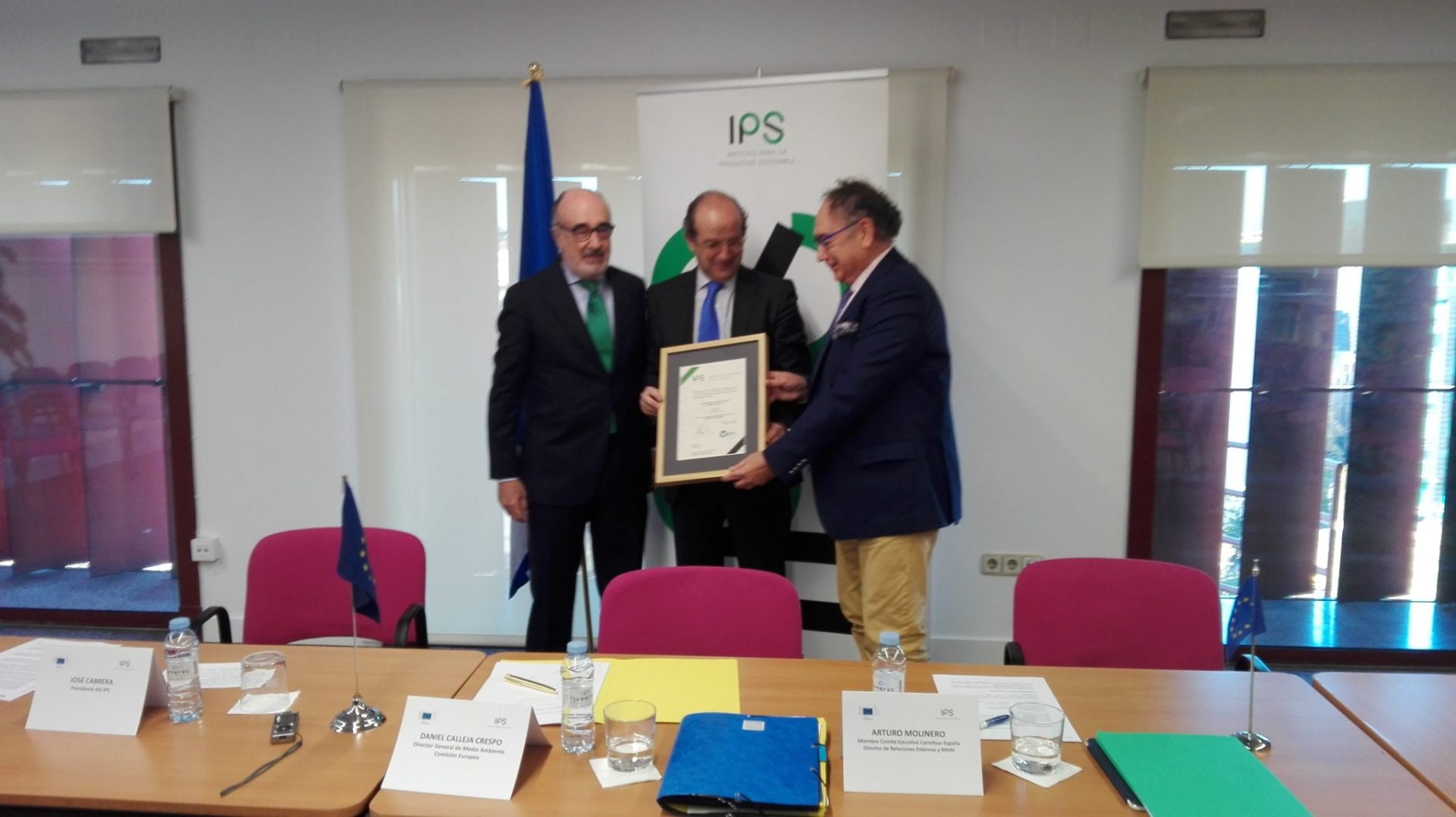 Acto de entrega del certificado IPS de sostenibilidad a Carrefour España. EFE/Cristina Yuste