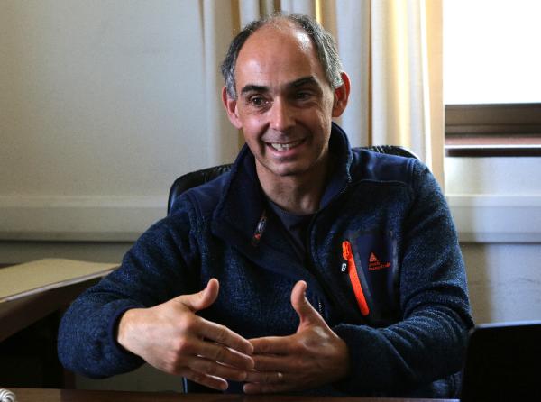 Foto de archivo del director en Bolivia del Instituto de Recherche pour le Développement (IRD), Patrick Ginot, uno de los coordinadores del proyecto internacional Ice Memory. EFE/Martin Alipaz