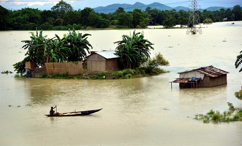 Vista general de una de las zonas afectadas por las inundaciones en el distrito de Morigaon, estado de Assam,