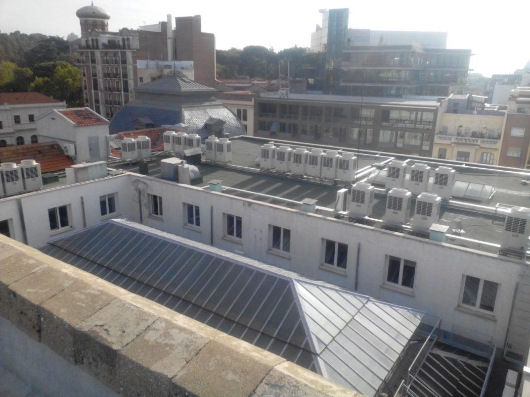  Imagen facilitada por el MAPAMA de la nueva instalación de arotermia en el tejado del Palacio de Fomento. EFE