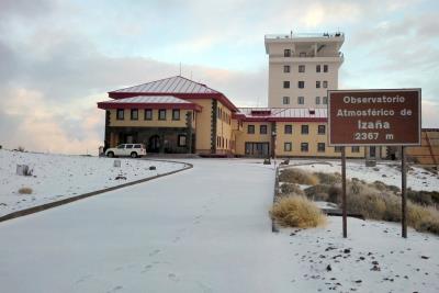 Vista invernal del Observatorio de Izaña, en Canarias. 