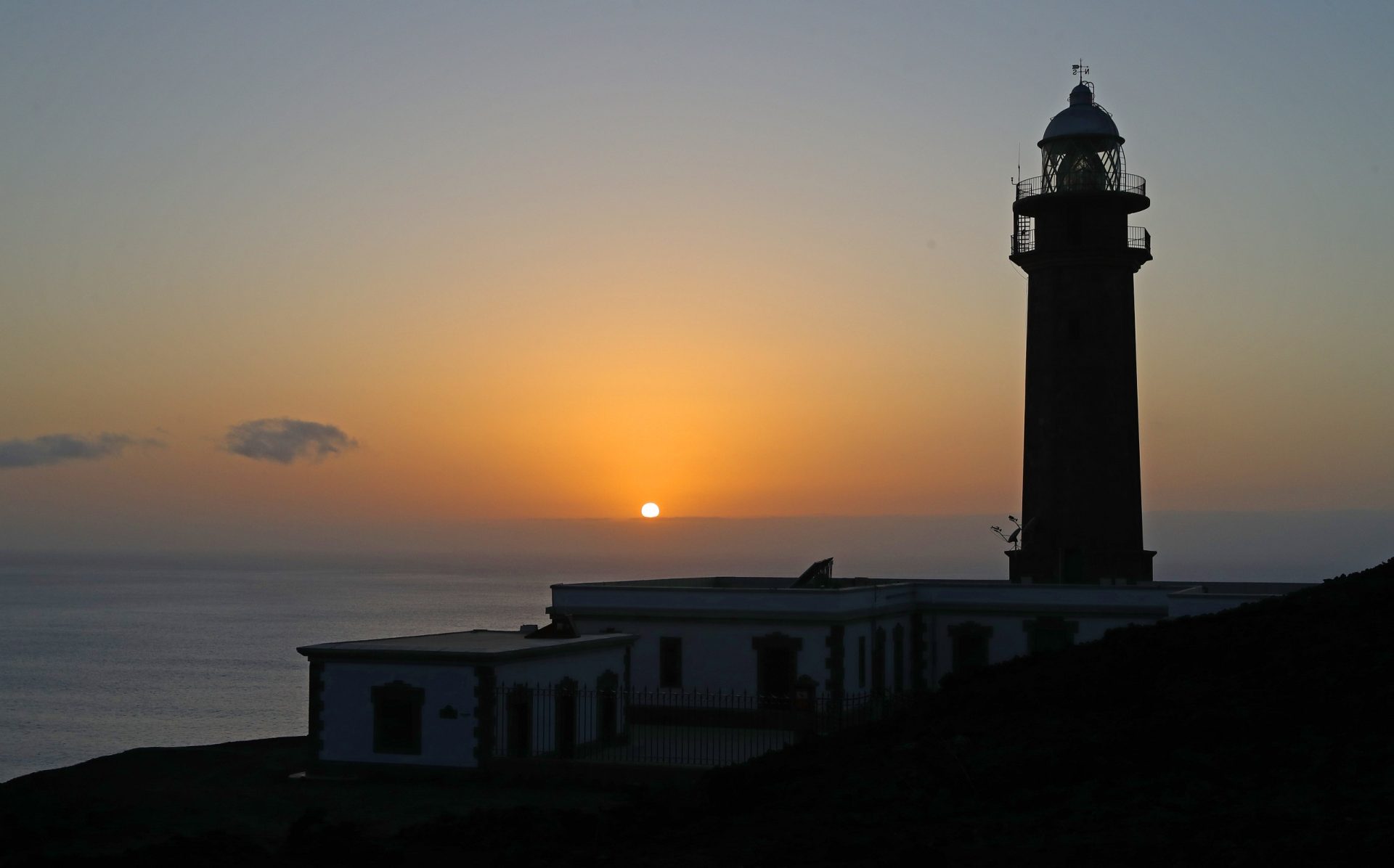 Imagen de la isla de El Hierro. Foto: JJ Guillén (EFE).