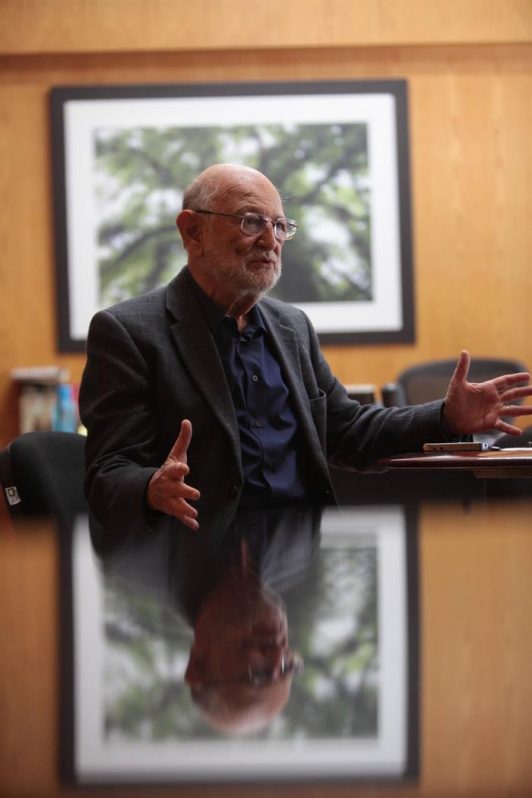 Hay que promover empresas comunitarias, que usen sus recursos locales de manera mucho más eficiente, adecuada, con mucho más apoyo", dijo José Sarukhán