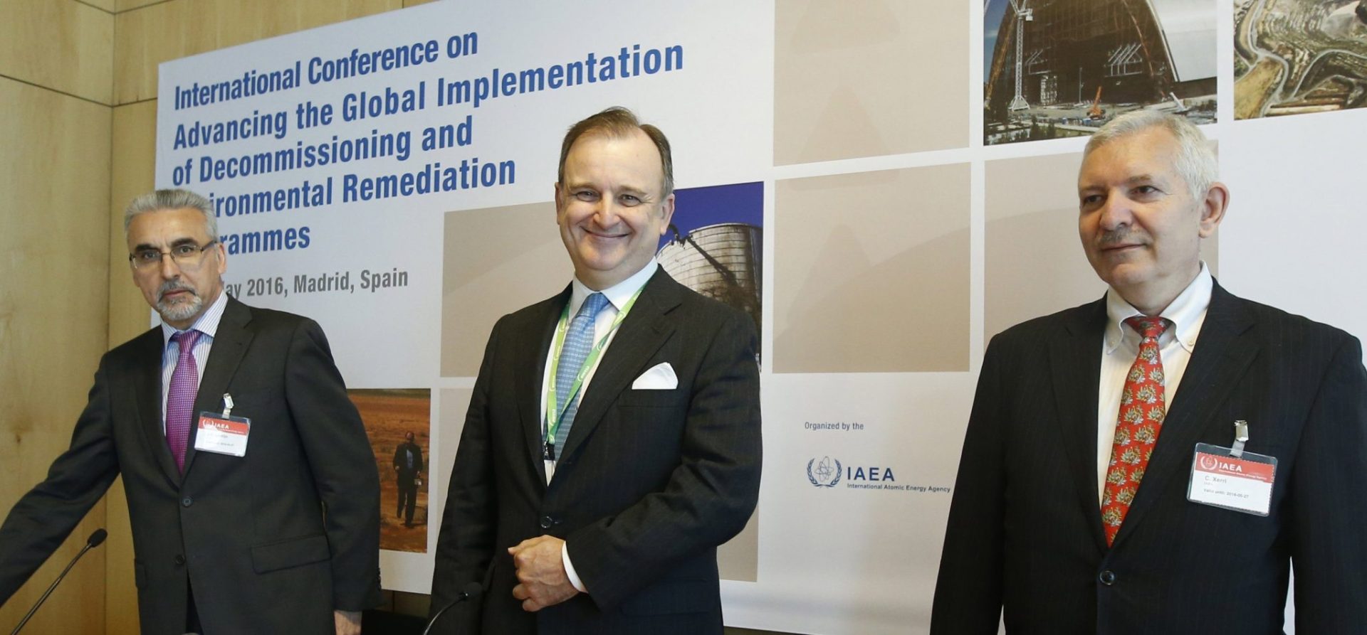 GRA223. MADRID, 23/05/2016.- El subdirector general de la OEIA, Juan Carlos Lentijo (i); el presidente de Enresa, Juan José Zaballa, y el director de la División del Ciclo del Combustible Nuclear de este organismo, Christophe Xerri (d), durante la conferencia internacional de la Agencia de la Energía Atómica (OIEA) sobre clausura de instalaciones nucleares retiradas del servicio y restauración ambiental de emplazamientos con contaminación radiactiva, hoy en Madrid. EFE/ANGEL DIAZ