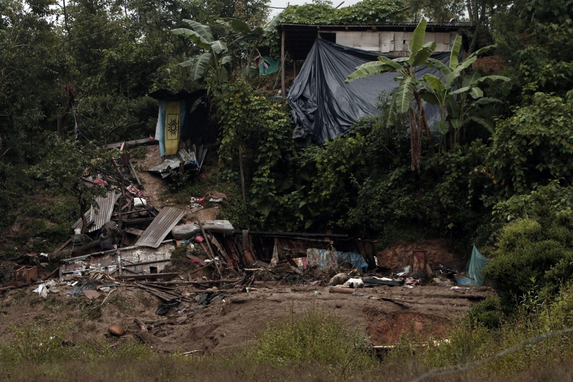 Las lluvias de la tormenta Earl deja en México derrumbes que provocan 28 muertos