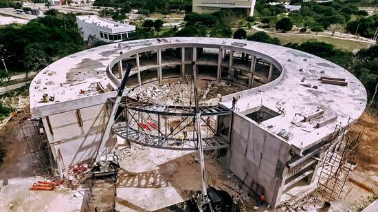 Vista general del proyecto Museo de Ciencias del Cráter de Chicxulub, este 7 de marzo de 2018, en Sierra Papacal (México). Interrogantes sobre la extinción de los dinosaurios y otras formas de vida causada por el impacto de un meteorito hace unos 65 millones de años y su relación con procesos actuales, como el calentamiento global, se despejarán en el Museo de Ciencias del Cráter de Chicxulub. EFE/Cuauhtémoc Moreno